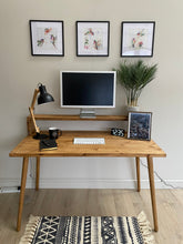 KRUD B2 wooden desk with a shelf